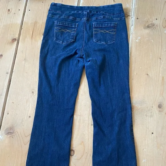 Jeans - Picture 8 of 9